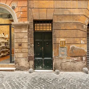 Apartment Lovely Nest By The Pantheon, Rome